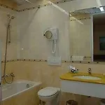 Melas Hotel Мерате