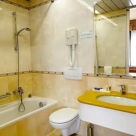 Melas Hotel 4*