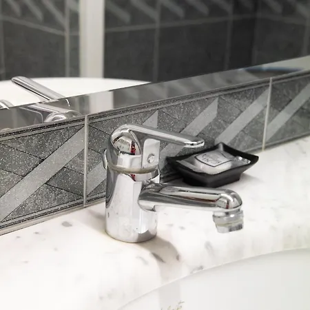Отель Melas Hotel Мерате