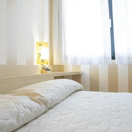 Melas Hotel Мерате