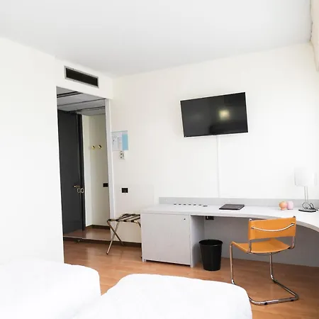 Melas Hotel 4*