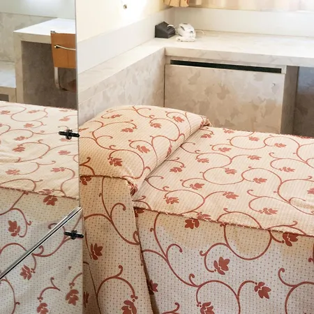 Отель Melas Hotel Мерате
