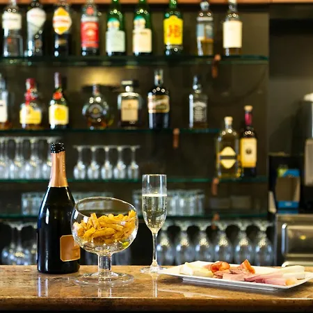 Отель Melas Hotel Мерате